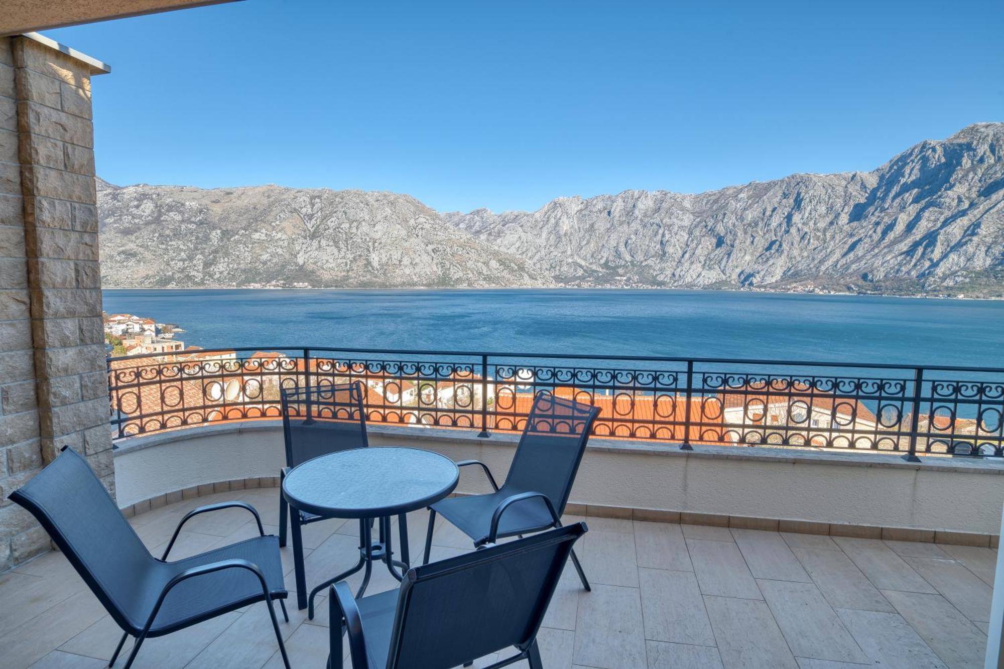 Luxurious 3-Bedroom Apartment By Mn Property Kotor Dış mekan fotoğraf