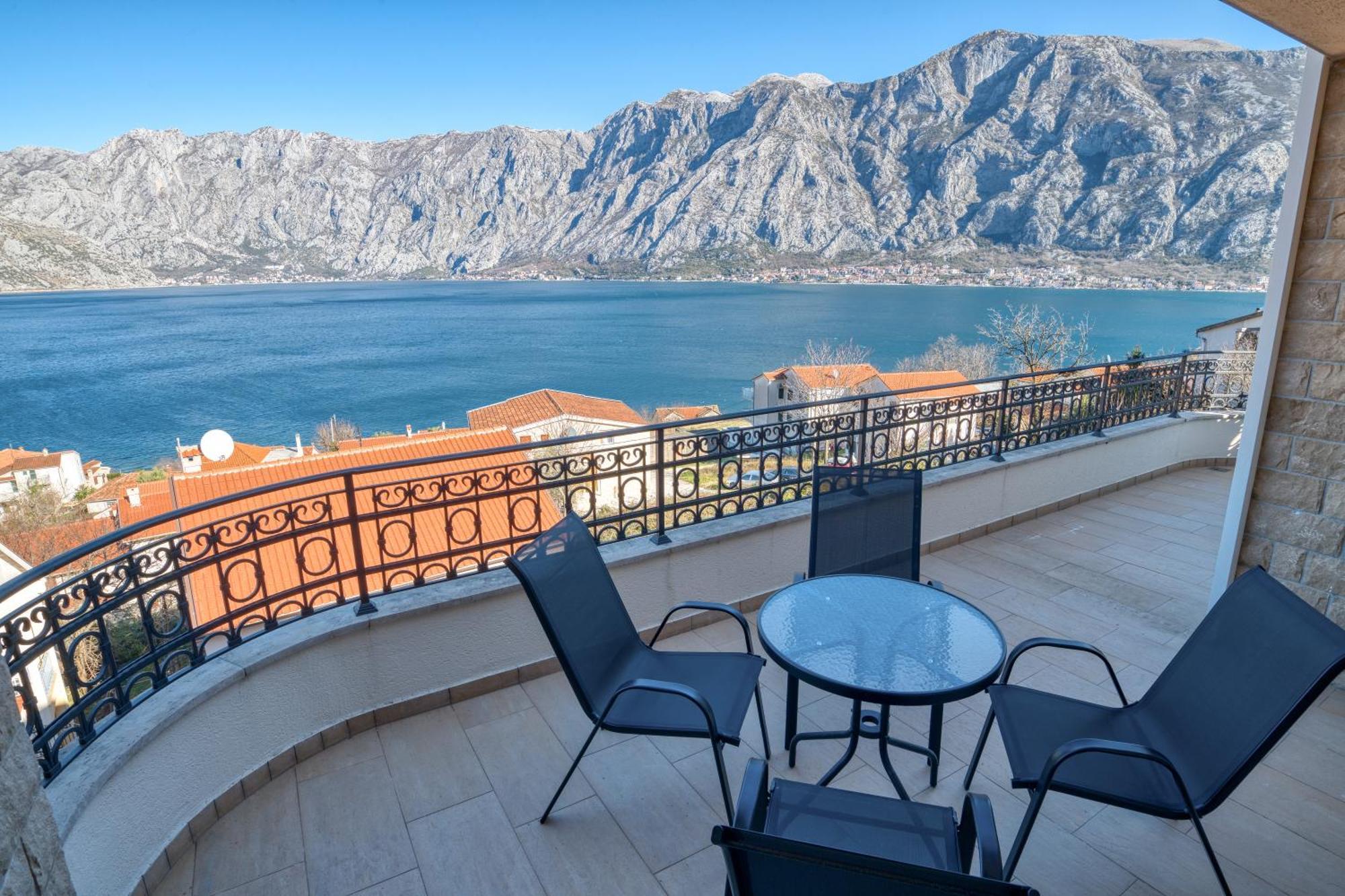 Luxurious 3-Bedroom Apartment By Mn Property Kotor Dış mekan fotoğraf
