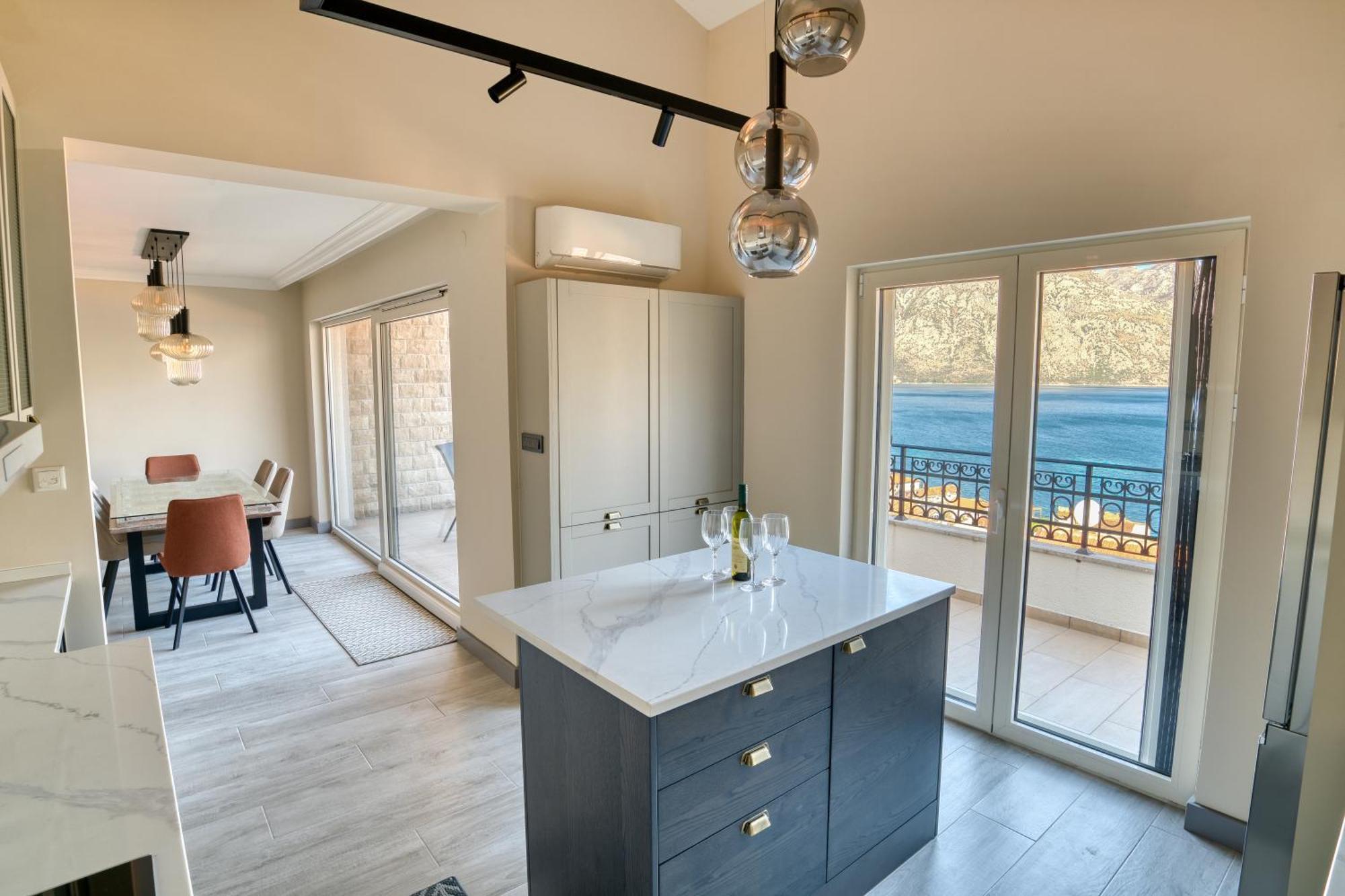 Luxurious 3-Bedroom Apartment By Mn Property Kotor Dış mekan fotoğraf