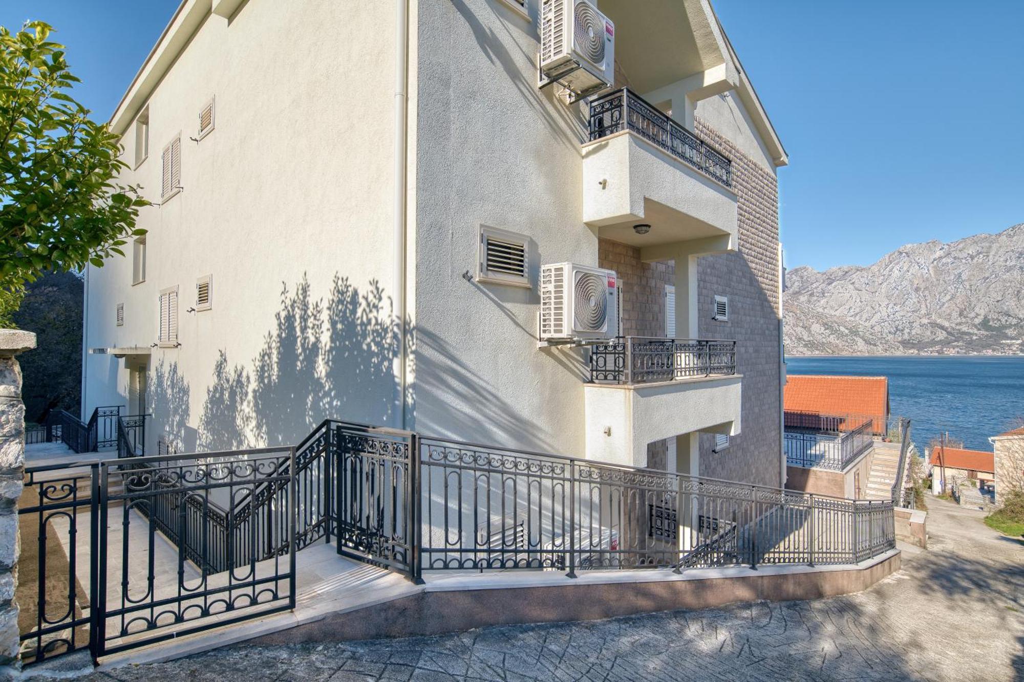 Luxurious 3-Bedroom Apartment By Mn Property Kotor Dış mekan fotoğraf