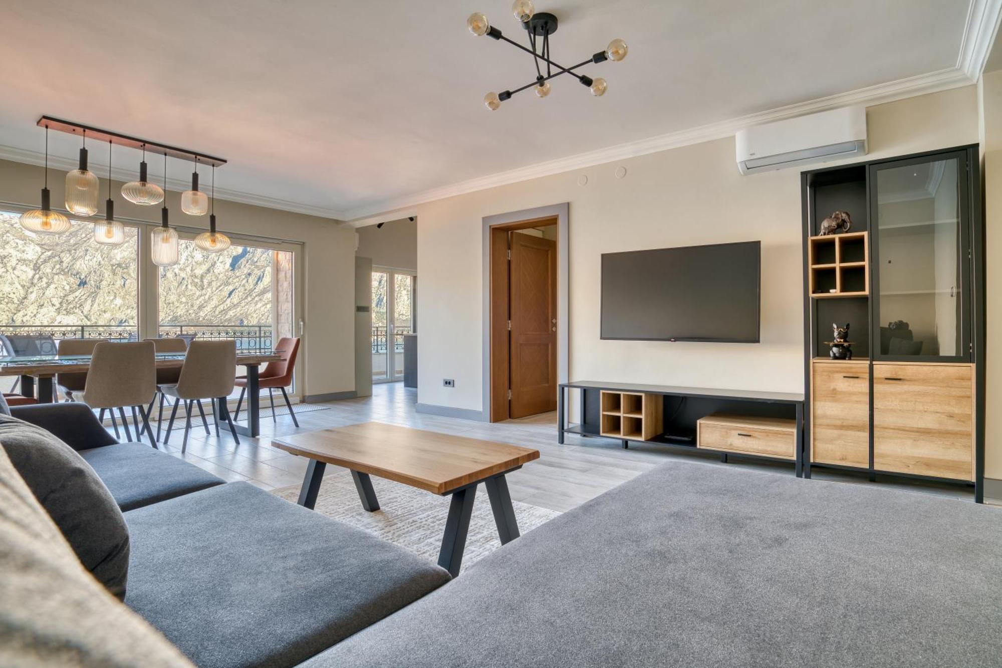 Luxurious 3-Bedroom Apartment By Mn Property Kotor Dış mekan fotoğraf