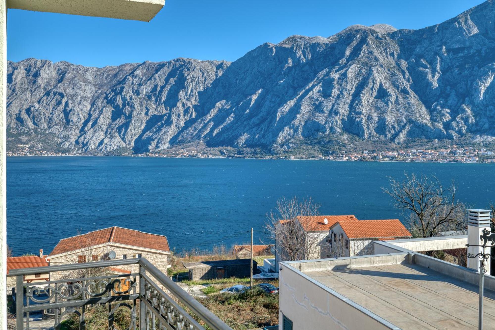 Luxurious 3-Bedroom Apartment By Mn Property Kotor Dış mekan fotoğraf