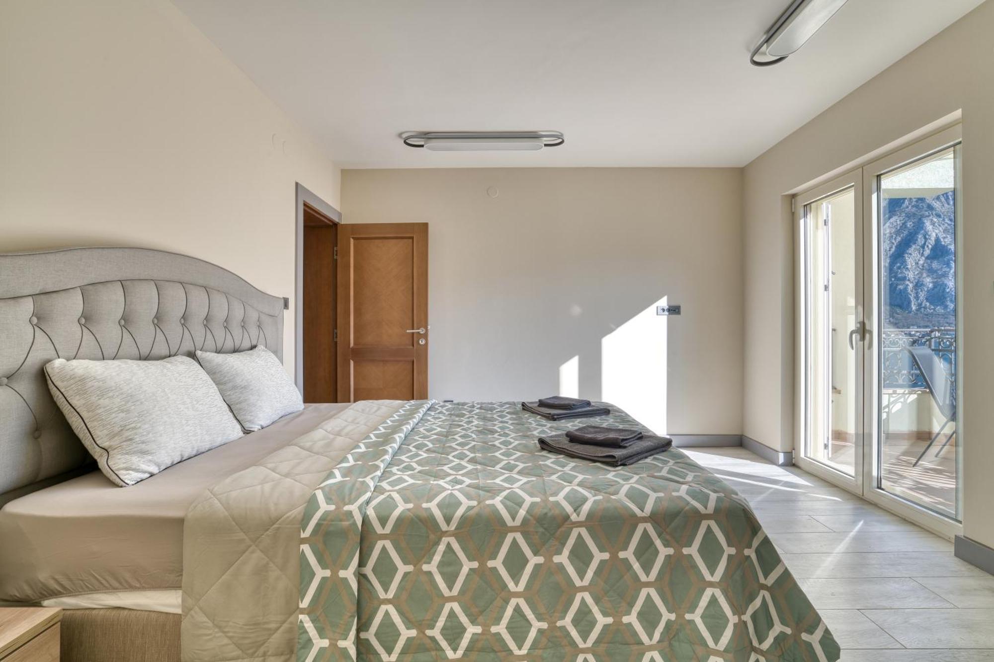 Luxurious 3-Bedroom Apartment By Mn Property Kotor Dış mekan fotoğraf
