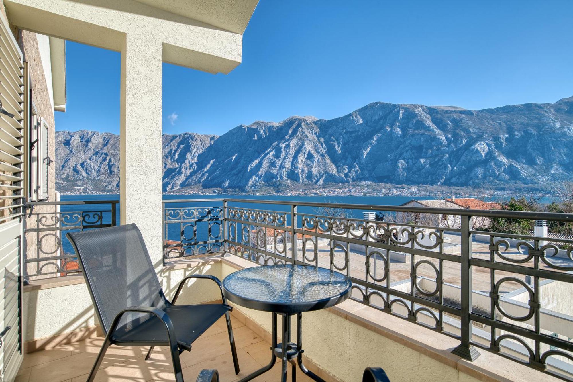 Luxurious 3-Bedroom Apartment By Mn Property Kotor Dış mekan fotoğraf